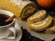 Рецепта Есенно тиквено руло с плънка от крема сирене за десерт